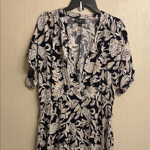 Ivy Street Women Floral Black Tan V-Neck Dress Size 1X